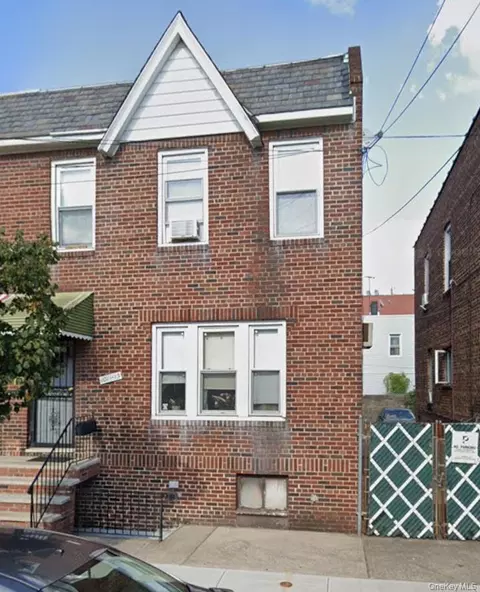 10113 84th St, New York, NY 11416