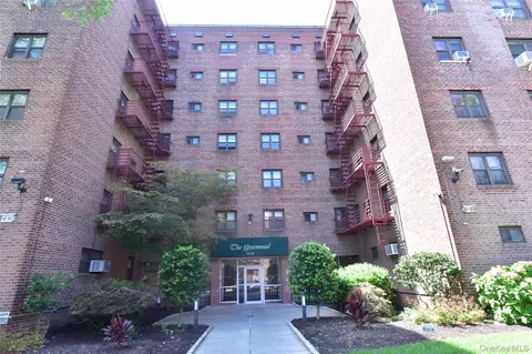 87-30 204 St #B55, New York, NY 11423