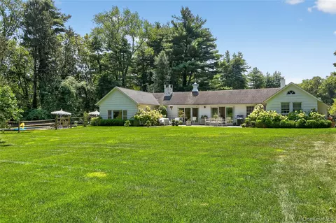 760 Chicken Valley Rd, Locust Valley, NY 11560