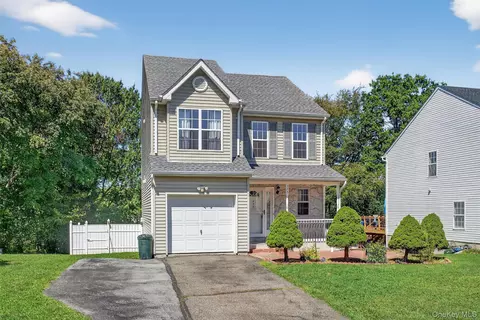 375 Angelo Dr, Montgomery, NY 12549