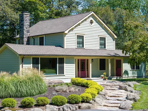1355 Journeys End Rd, Yorktown, NY 10520