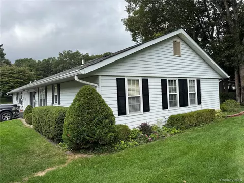 354 Woodbridge Dr #A, Ridge, NY 11961