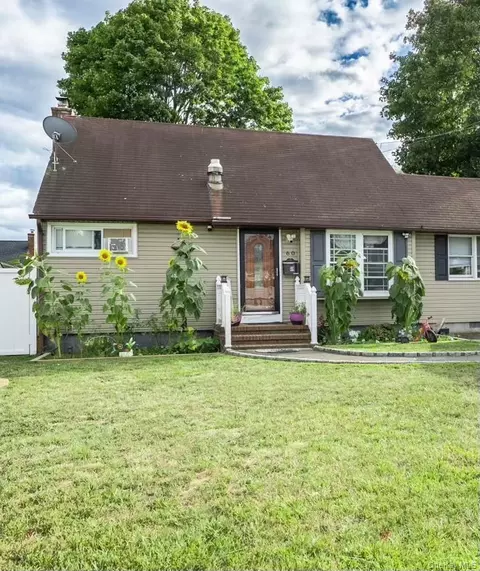 60 32nd St, Copiague, NY 11726