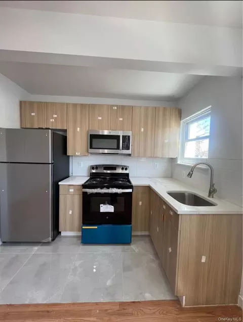 718 Rosedale Ave, New York, NY 10473