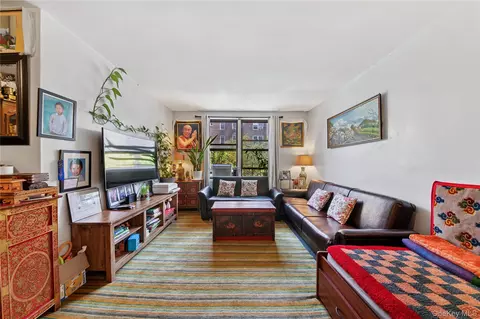 33-46 92nd St #3M, Jackson Heights, NY 11372