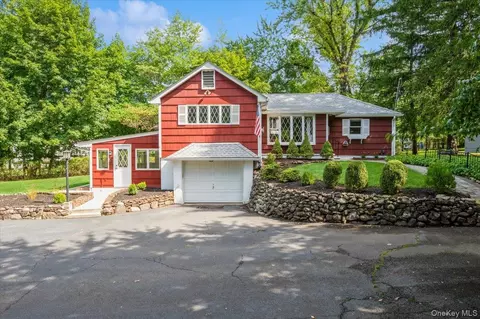25 Lowerre Pl, Clarkstown, NY 10989