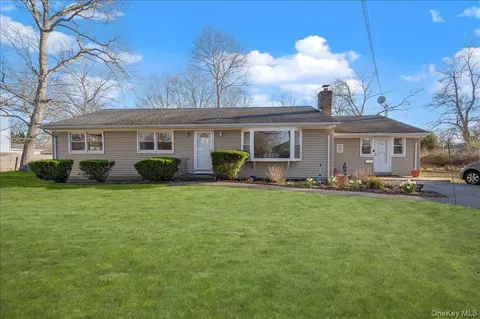 112 King St, Bay Shore, NY 11706