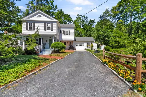 15 Old School Ln, Mount Pleasant, NY 10570