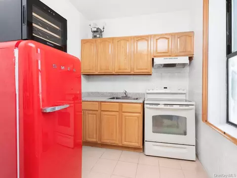 Kitchen - 805 E 182nd St #4E, New York, NY 10460 photo 2 of 2