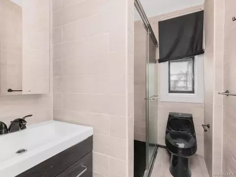 Bath - 805 E 182nd St #4E, New York, NY 10460 photo 1 of 1
