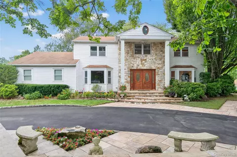 2 Blue Sky Ct, Huntington, NY 11743