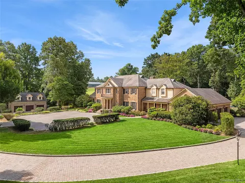 5 Danton Ln S, Locust Valley, NY 11560