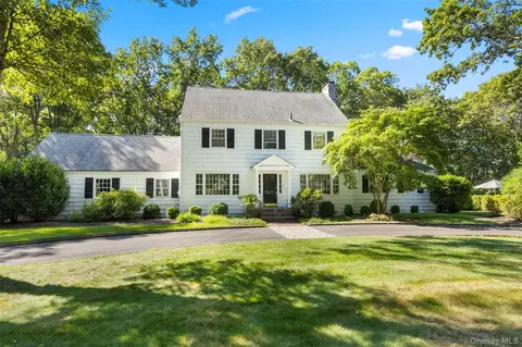 70 W Meadow Rd, Setauket, NY 11733