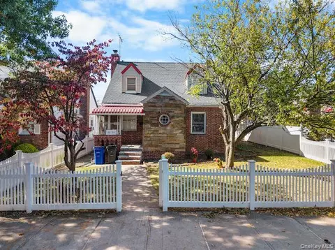 4604 195th St, Flushing, NY 11358