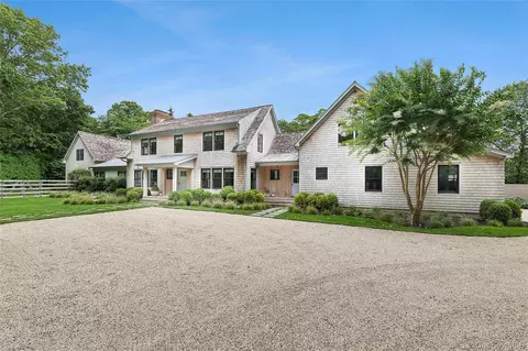 42 Hedge Row Ln, East Hampton, NY 11937