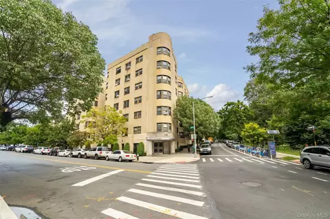 190 E Mosholu Pkwy S #3C, New York, NY 10458