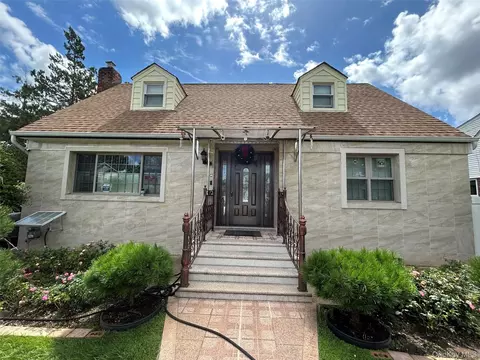 42 Lahey St, North Hempstead, NY 11040