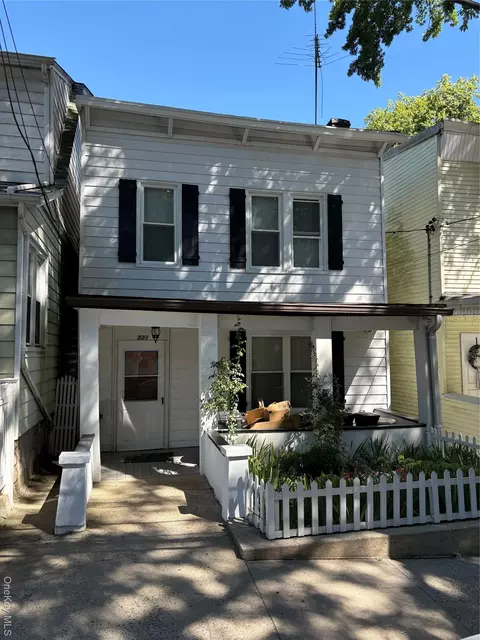 521 E 235th St, New York, NY 10470