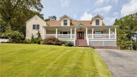 87 Pinto Rd, Orangetown, NY 10965