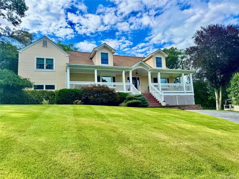 87 Pinto Rd, Orangetown, NY 10965