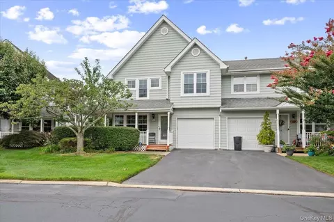 52 Fairlawn Dr, Central Islip, NY 11722