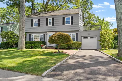 208 Camp Ave, Merrick, NY 11566