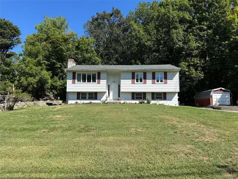 408 County Route 22, Wawayanda, NY 10940