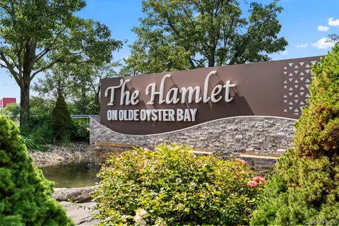 141 Carriage Ln, Plainview, NY 11803