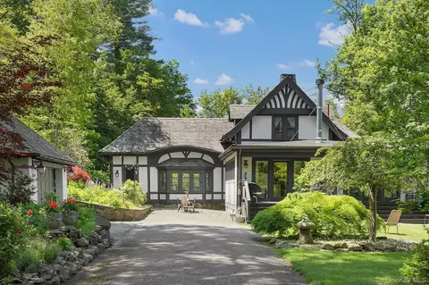 3 Holbrook Rd, Briarcliff Manor, NY 10510