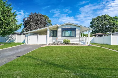 107 Days Ave, Selden, NY 11784