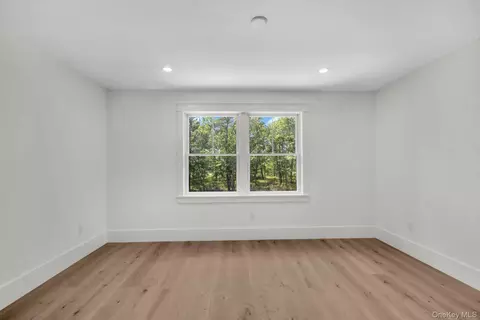Bedroom - 95 N Summit Blvd, Westhampton, NY 11977 photo 3 of 4