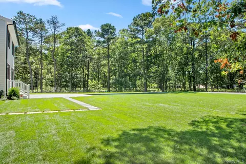 Exterior - 95 N Summit Blvd, Westhampton, NY 11977 photo 3 of 5