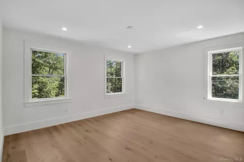 Bedroom - 95 N Summit Blvd, Westhampton, NY 11977 photo 4 of 4