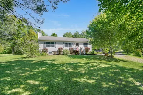 22 Mountain View Ave, Staatsburg, NY 12580