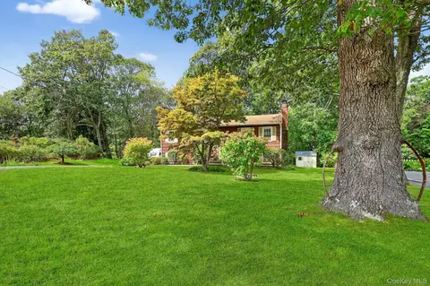 4 Tulip Ct, Mahopac, NY 10541