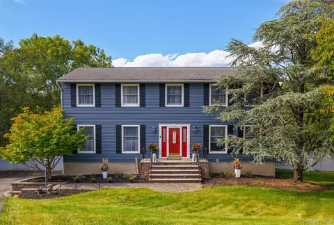 2 Dawn Ct, Chester, NY 10918