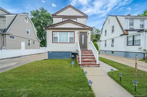 76 Cambridge St, Valley Stream, NY 11581