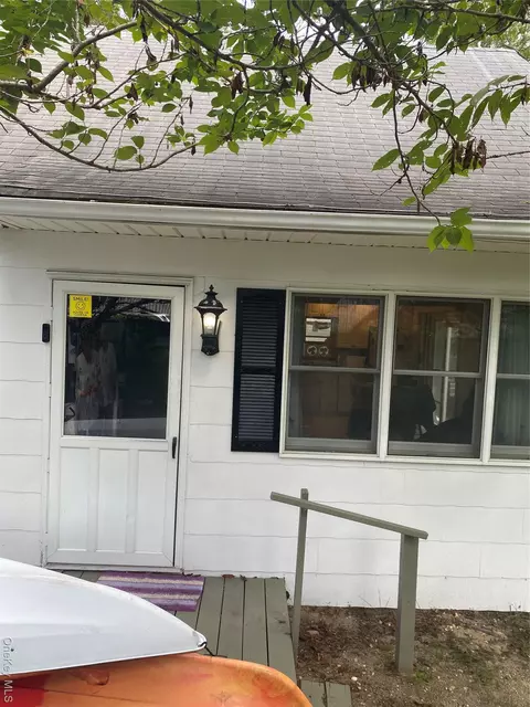 167 S Evergreen Dr, Selden, NY 11784