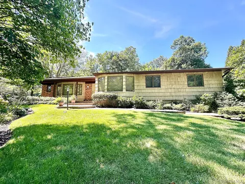 3 Chiswell Dr, Melville, NY 11747