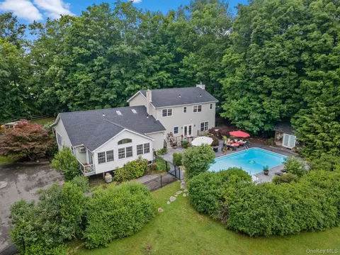 7 Van Keuren Ave, Crawford, NY 12566