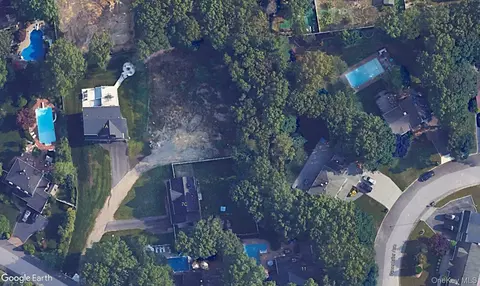 7 Fairfax Dr, Brookhaven, NY 11738