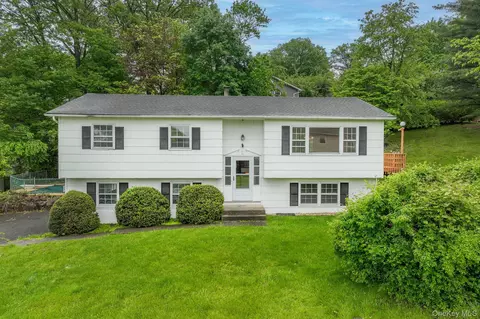 1 S Delaware Dr, Clarkstown, NY 10960