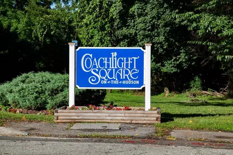 90 Coachlight Sq, Cortlandt, NY 10548