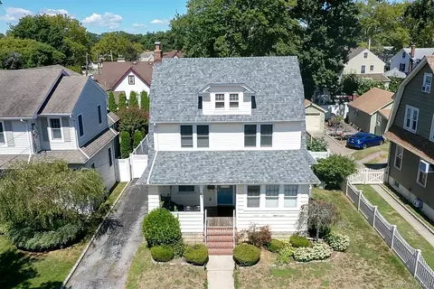 67 Burtis St, Lynbrook, NY 11563