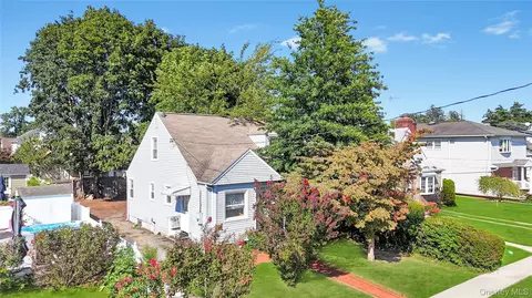 252 Lexington Ave, West Hempstead, NY 11552