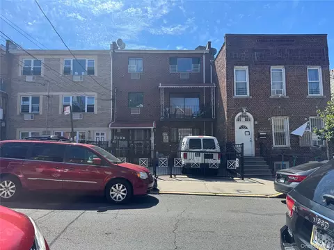 848 E 214th St, New York, NY 10467