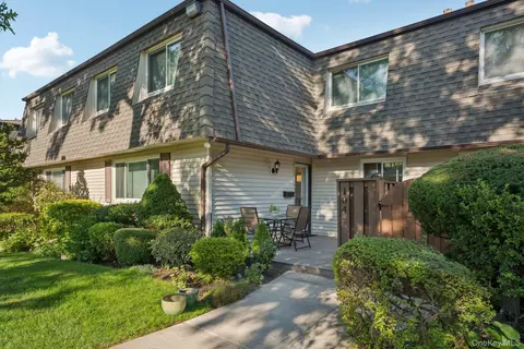 104 Feller Dr, Central Islip, NY 11722