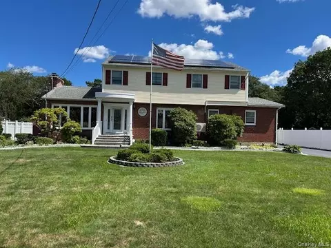 1645 Lincoln Ave, Bohemia, NY 11716