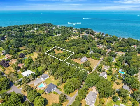 702 Cedar Dr, Southold, NY 11939