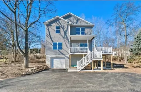 17 Chestnut St, Stony Point, NY 10980